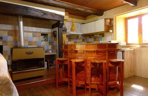 La Tour-dʼAuvergne Casa | casa 100 m2, 2 habitaciones, jardín 1000 m2, WIFI