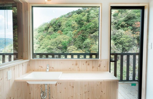 Shimotaga Casa | House with a large terrace and a natural hot spring rock bath / Atami Shizuoka