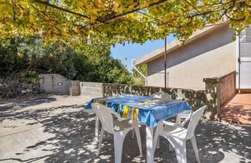 Porto Alabe Apartamento | House with beautiful view 300 m. from the sea.