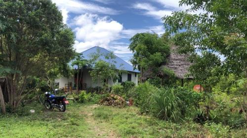 Mkunguni Apartamento | House with beautiful garden for rent in Kizimkazi