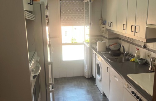 Rosas Casa | Casa con habitación y baño.