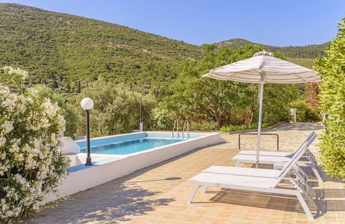 Samos Town Villa | Casa con carácter, piscina privada, vista espectacular.