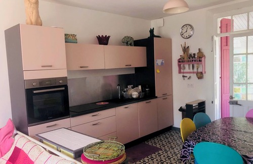 Tamaris Villa | House with converted attic and studio, in wooded garden 200 m from the sea.