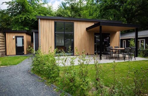 Municipality of Rhenen Chalet De Esquí | House with dishwasher, in nature reserve