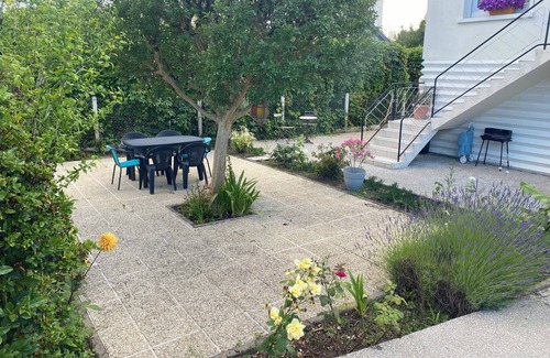Saujon Casa | House with exterior near station