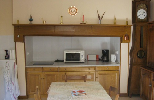 Latronquiere Casa | House with fenced garden in village