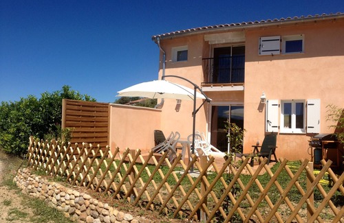 Esparron-de-Verdon Casa | Casa con magníficas vistas de las colinas provenzales, rodeada de tres lagos.