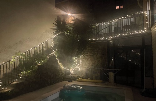 Laroque-des-Alberes Casa | House with pool in the centre of beautiful Laroque des Alberes