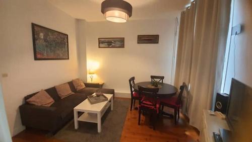 Quartier Grieu-Vallon Suisse-Saint-Hilaire Casa | House with garden and view of Rouen