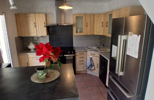 Entressen Casa | House with garden in a village in Provence, very popular with tourists.