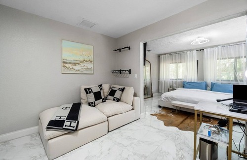 Hunt Club Casa | House with Horse Barn and Pond Next to Lion Country and 10mins from Wellington