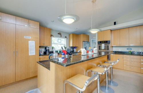 Seaside Casa | House with Hot Tub and Deck - Walk to Seaside Beach!