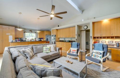 Seaside Casa | House with Hot Tub and Deck - Walk to Seaside Beach!