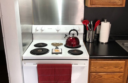 Highlands - Perkins Cabaña | House with King and Queen beds! Garfield Cottage @LSU