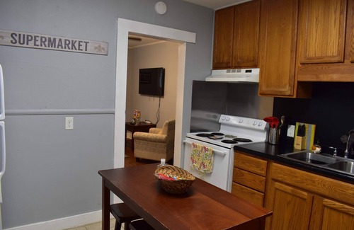 Highlands - Perkins Cabaña | House with King and Queen beds! Garfield Cottage @LSU