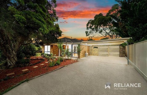 Hoppers Crossing Casa | House with Large Backyard for Kids near ZOO & Mall