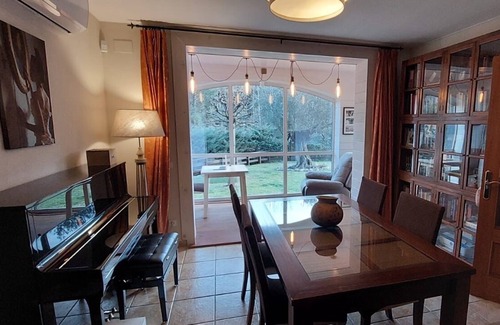 Sant Celoni Casa | Casa aislada con gran piscina privada, jacuzzy exterior para 7 y gimnasio.