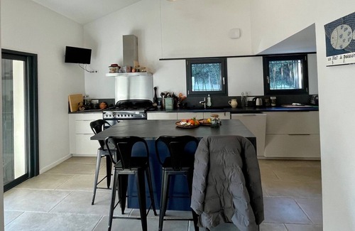Sauveterre Casa | House with large wooded garden 15 minutes from Avignon