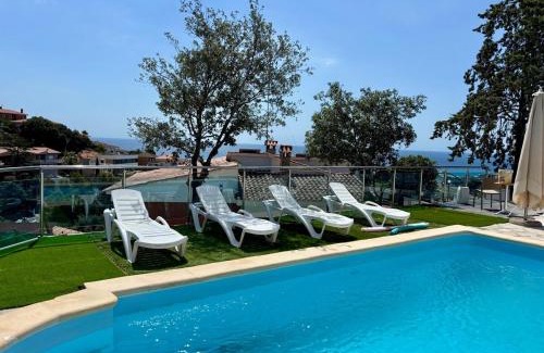 Santa Susanna Casa | House with ocean and mountain views