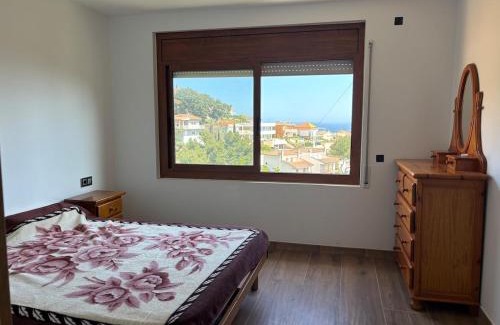 Santa Susanna Casa | House with ocean and mountain views