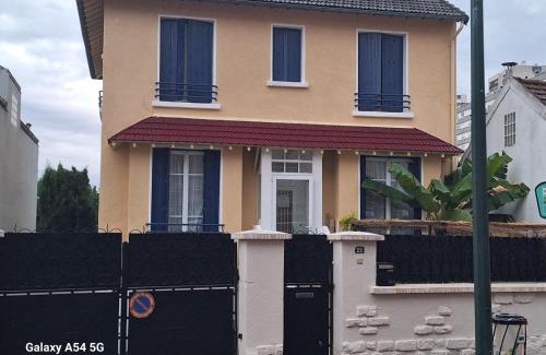 Epinay-sur-Seine Apartamento | House with outbuilding near Stade de France