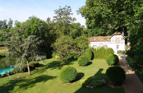 Montigny-sur-Loing Casa | Casa con piscina y acceso de tenis entre bosque y río cerca de Fontainebleau