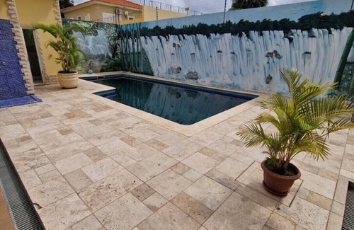 Luanda Casa | House with pool in a thriving and diverse district.