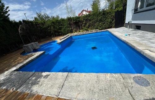 Dachau District Apartamento | House with privat pool & dream garden