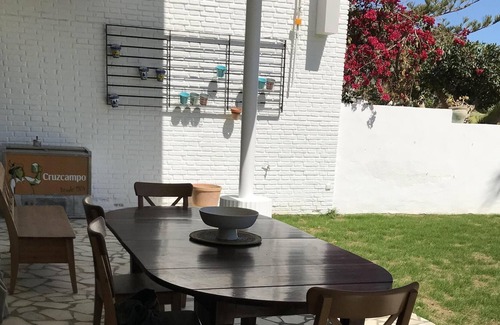 Puerto Rey Casa | CASA CON JARDÍN PRIVADO A 200m DE LA PLAYA.
