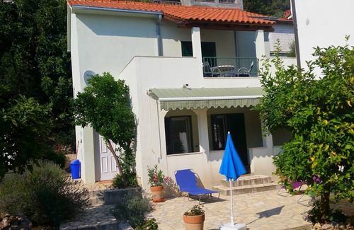 Brist Casa | Casa con jardín privado con barbacoa y vistas al mar, Cerca de la playa