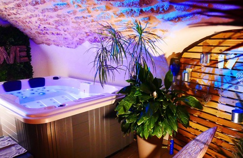 Grans Casa | HOUSE WITH PRIVATE JACUZZI
