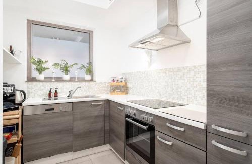 Spanje Casa | House with private parking & sauna near city centre and transport