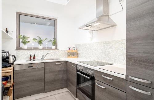 Spanje Casa | House with private parking & sauna near city centre and transport