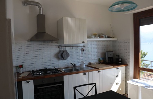 Resiga Apartamento | Casa con terraza privada y hermosa vista al lago.