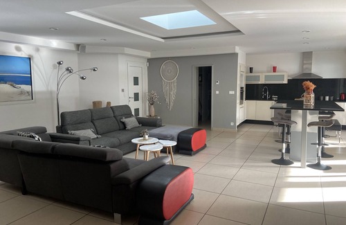 Saint-Jean-d'Illac Casa | House with swimming pool & jaccuzi - between Bordeaux & the Arcachon basin - 2 to 6 p