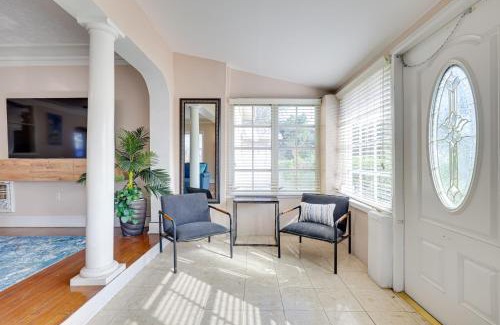 Harbordale Casa | House with Shared Pool Access 4 Mi to Beaches!