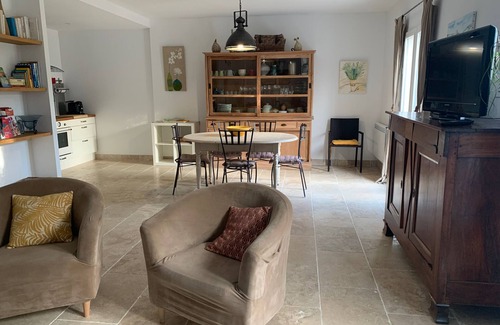 Souvignargues Villa | HERMOSO BASTIDO PROVENCAL - JACUZZI- PISCINA - VIÑEDO, Senderismo