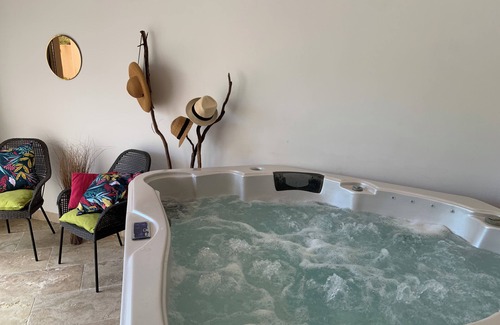 Souvignargues Villa | HERMOSO BASTIDO PROVENCAL - JACUZZI- PISCINA - VIÑEDO, Senderismo
