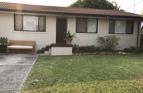Wamberal Casa | House with spa, walking distance to beach