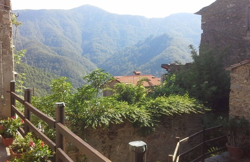 Stazzema Casa | Casa con piscina situada en las montañas y cerca del mar.