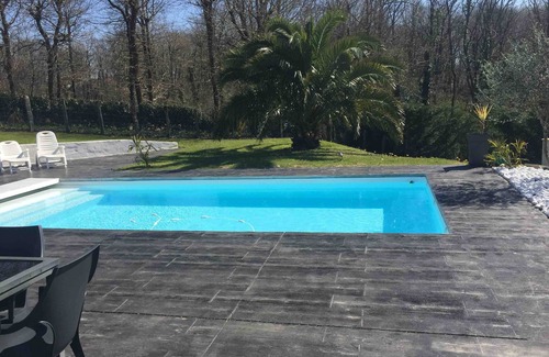Jatxou Casa | Encantadora casa con piscina a menos de 20 minutos de las playas.