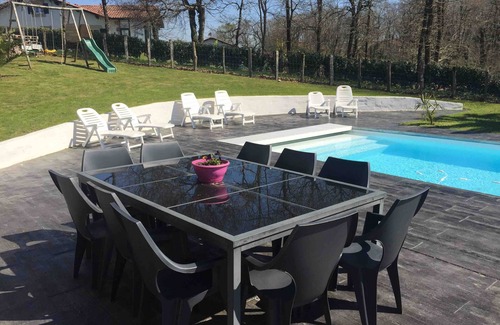 Jatxou Casa | Encantadora casa con piscina a menos de 20 minutos de las playas.