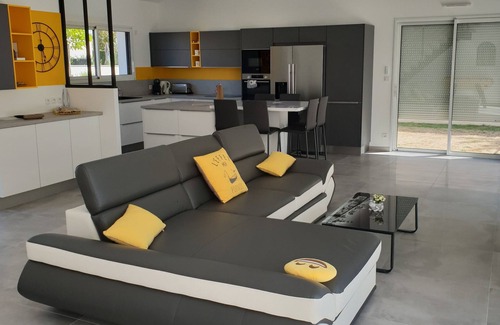 Pornic Casa | House with swimming pool and garden, 4 mins walk from the beach, 6 people, 3 beds