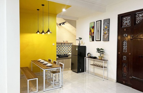 Raya Kuta Casa | House with thematic style in city centre