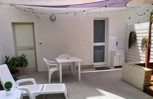 Casa Santa Casa | House with veranda and garden, for couples and families, pets allowed