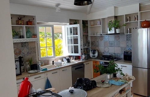 Saint-Denis Casa | House with very pleasant garden, lovely view of the town.
