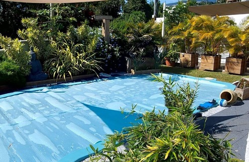 Saint-Denis Casa | House with very pleasant garden, lovely view of the town.