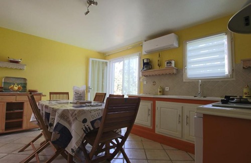 Etaules Casa | House with wooded garden near Royan