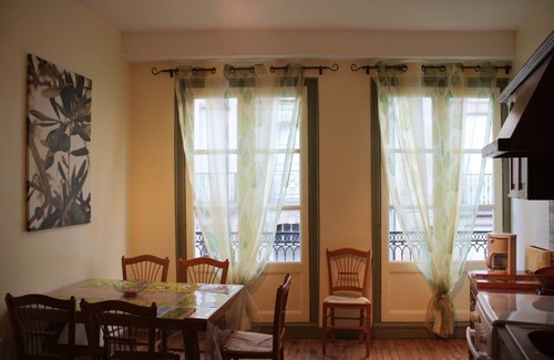 Autun Cabaña | casa con patio en el centro histórico de la ciudad de Autun 3 estrellas