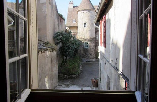 Autun Cabaña | casa con patio en el centro histórico de la ciudad de Autun 3 estrellas